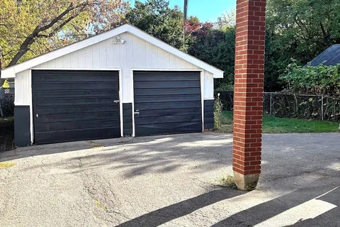 527 Laderoute Avenue, ON K1Z 5V9