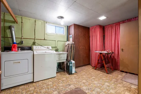 61 8th Street, ON N4N 1J1