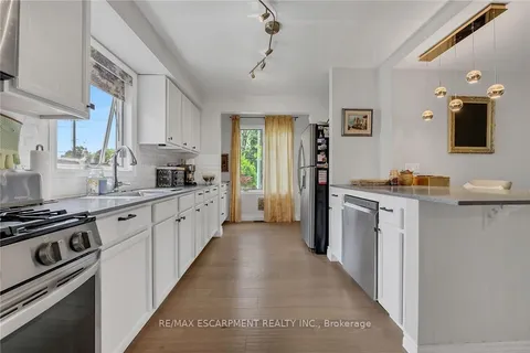 148 LAKESHORE Road, ON L2N 2V1