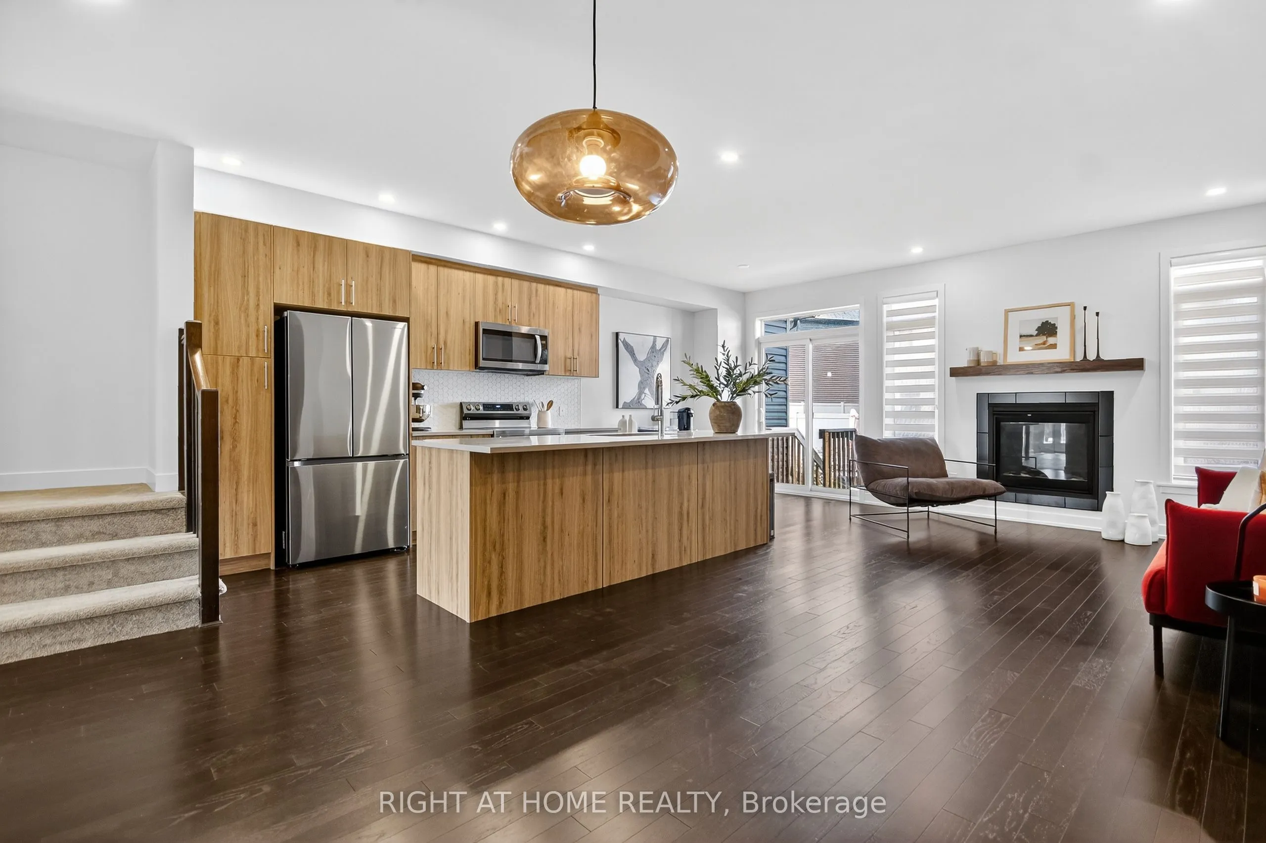 2329 Goldhawk Drive, ON K2S 2X3