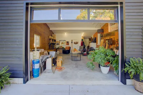 207 King Street, ON N0G 1B0