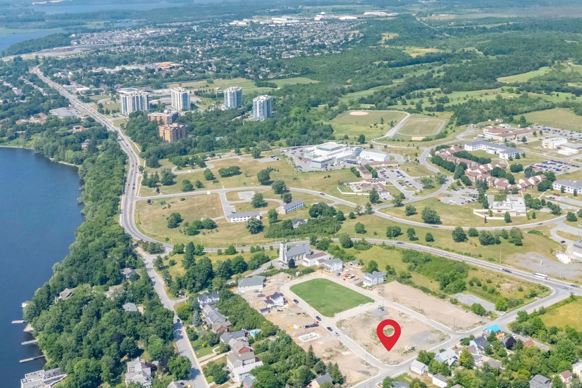 415 Wellington Street, ON K7K 6W4