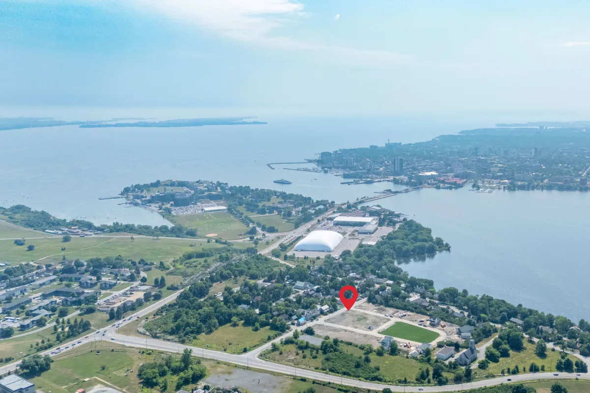 415 Wellington Street, ON K7K 6W4