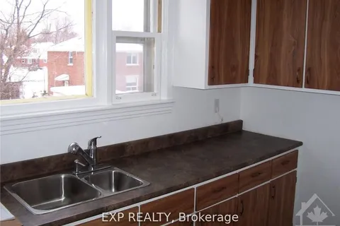 879 Kirkwood Avenue, ON K1Z 5Y3