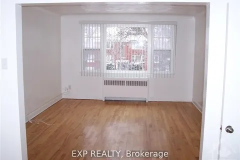 879 Kirkwood Avenue, ON K1Z 5Y3