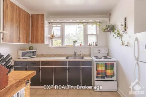 873 Kirkwood Avenue, ON K1Z 5Y3