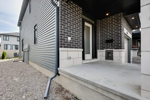 856 Clapham Terrace, ON K2S 2P1