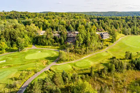 21 Deerhurst Highlands Drive, ON P1H 1B1