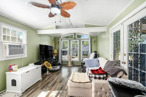 8 Kelly Sand Private, ON K0A 1B0