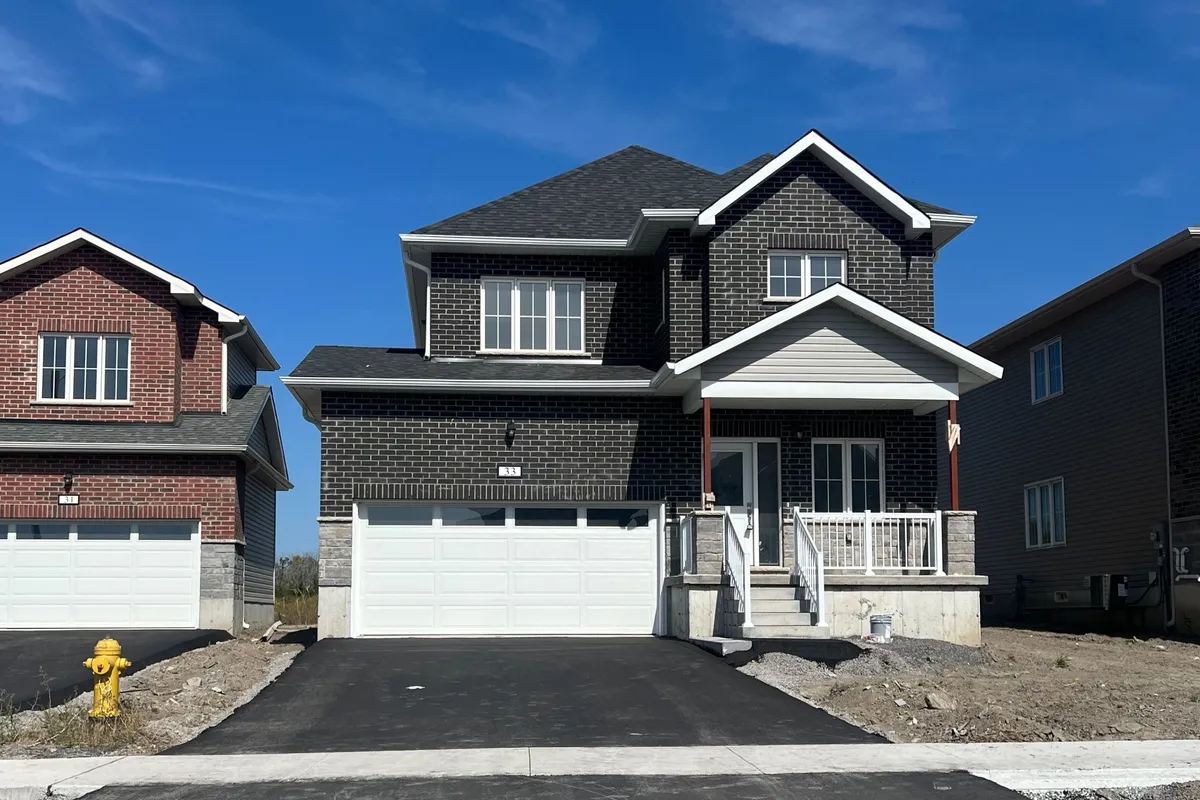 33 Bradden Crescent, ON K8N 0T8