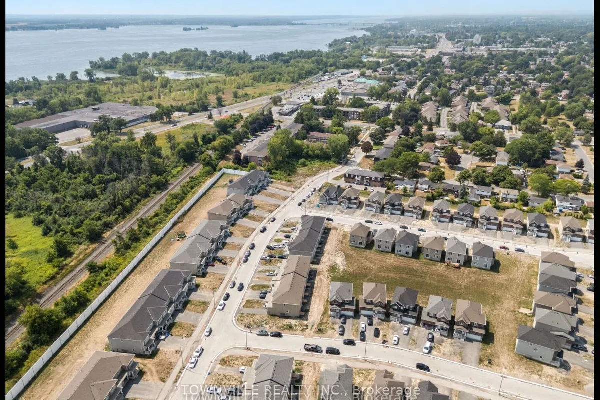 10 Bradden Crescent, ON K8N 0T8