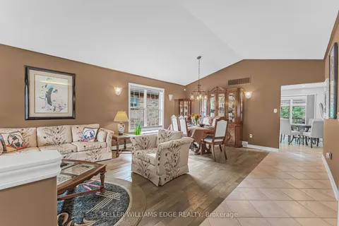 8 Oakridge Boulevard, ON L3E 0R7