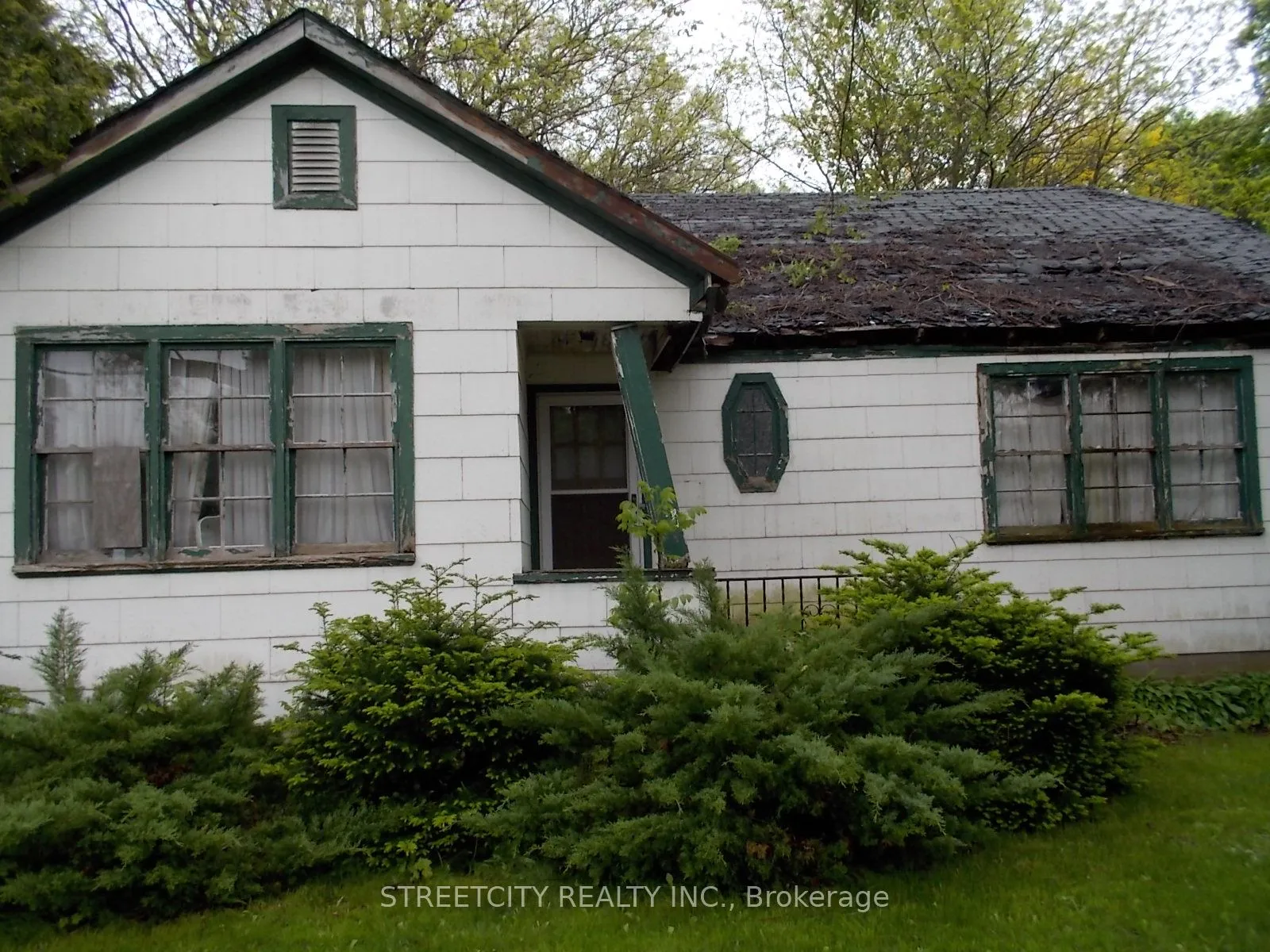 384 Metcalfe Street, ON N7G 1R3