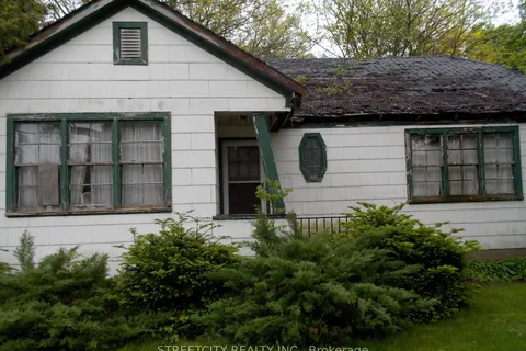 384 Metcalfe Street, ON N7G 1R3