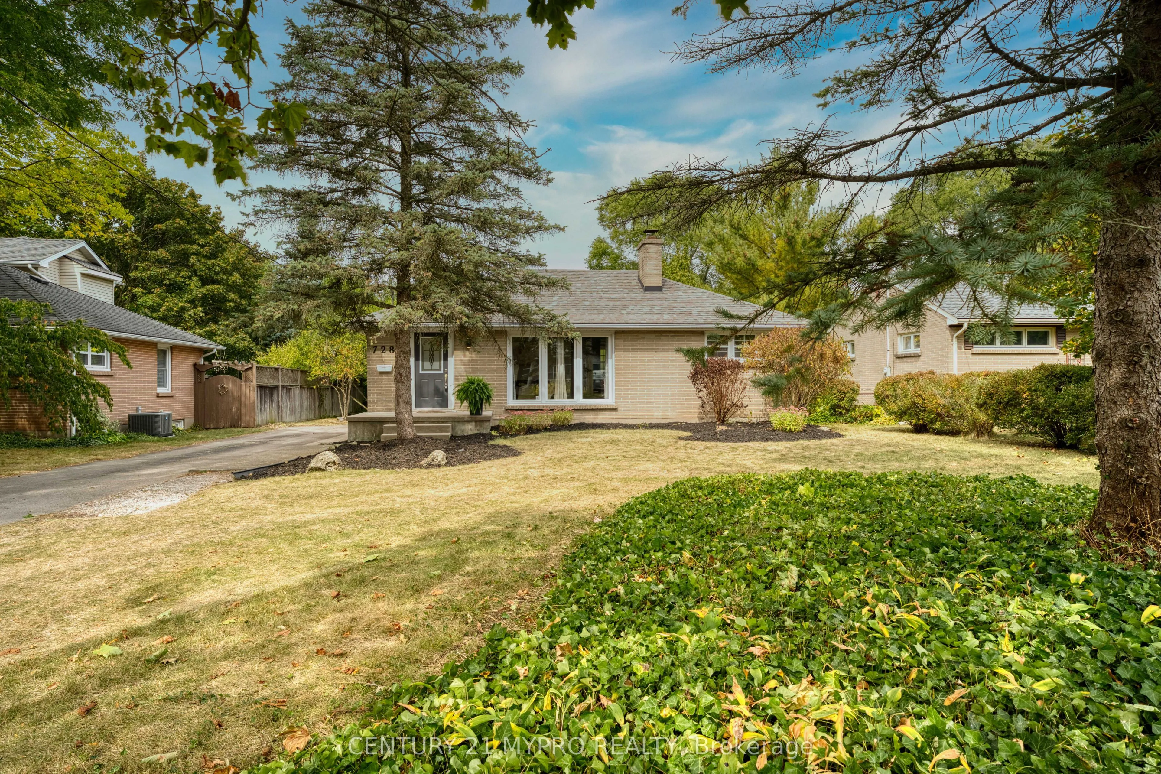 728 Leroy Avenue, ON N5Y 4G5