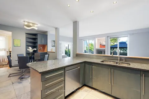 5 Escade Drive, ON K2G 6R9