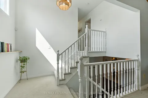 10 Millpond Place, ON L8W 2W7