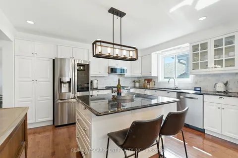 10 Millpond Place, ON L8W 2W7