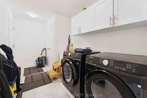 848 Beckton Heights, ON K2S 2X9