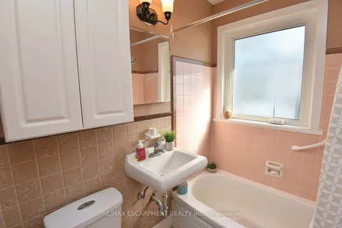 26 Heywood Avenue, ON L2M 2M8