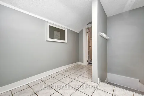 566 Kirkwood Avenue, ON K1Z 5X4