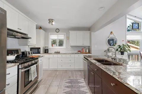 142 Lakeshore Road, ON N4L 0A7