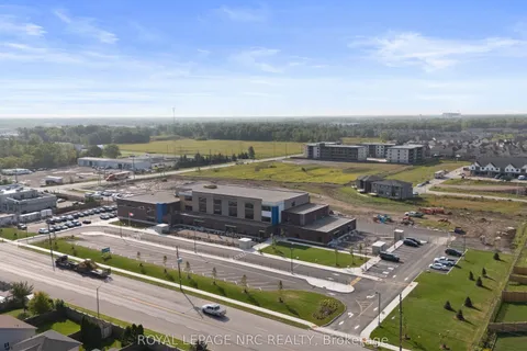 7392 Splendour Drive, ON L2H 3V8