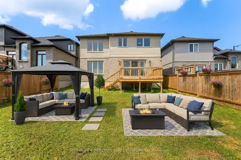 3 STUCKEY Lane, ON L9W 5S4