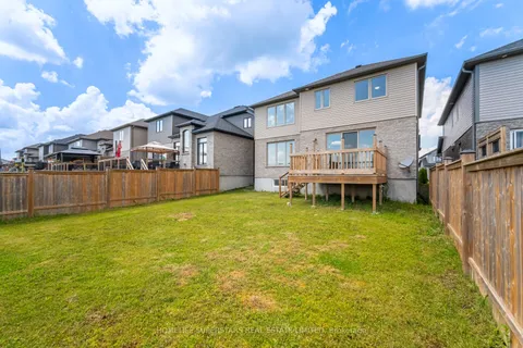 3 STUCKEY Lane, ON L9W 5S4