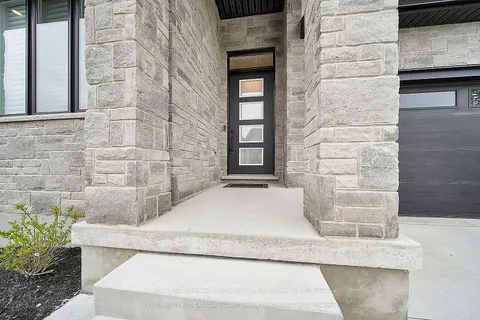 6990 Clayton Walk, ON N6P 0B2