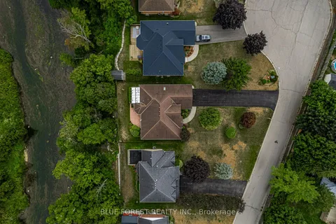 15 Calvert Place, ON N0L 1G3