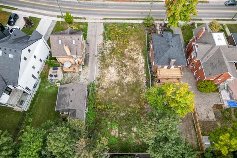 89A William Street, ON N2L 1J6