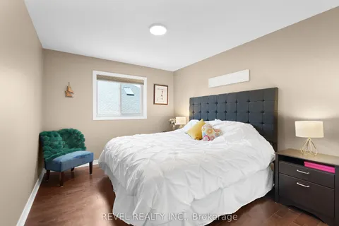 17 Michaela Crescent, ON L0S 1E4