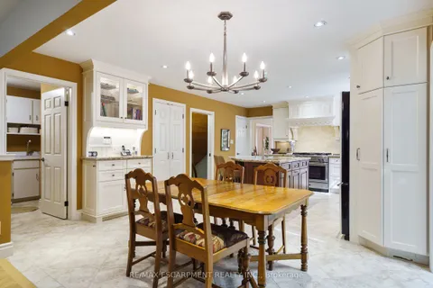 373 Brookview Court, ON L9G 4E6