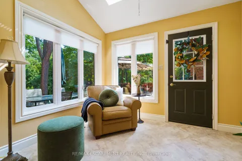 373 Brookview Court, ON L9G 4E6