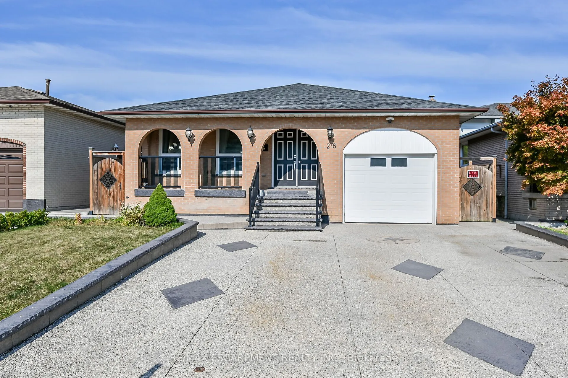 28 Tara Court, ON L8K 6E6
