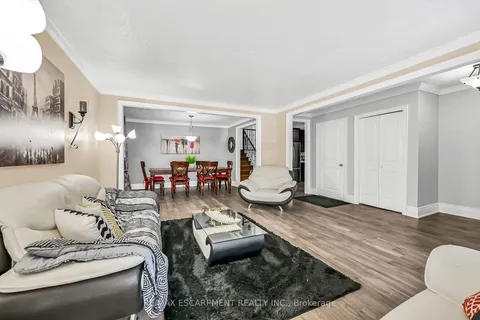 28 Tara Court, ON L8K 6E6