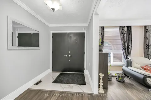 28 Tara Court, ON L8K 6E6