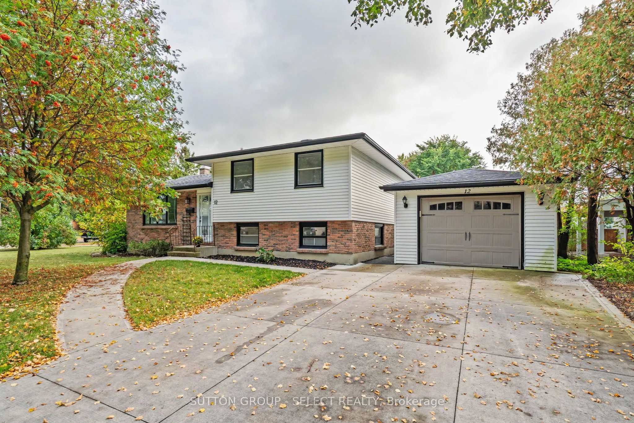 12 Kinburn Crescent, ON N6E 1J2