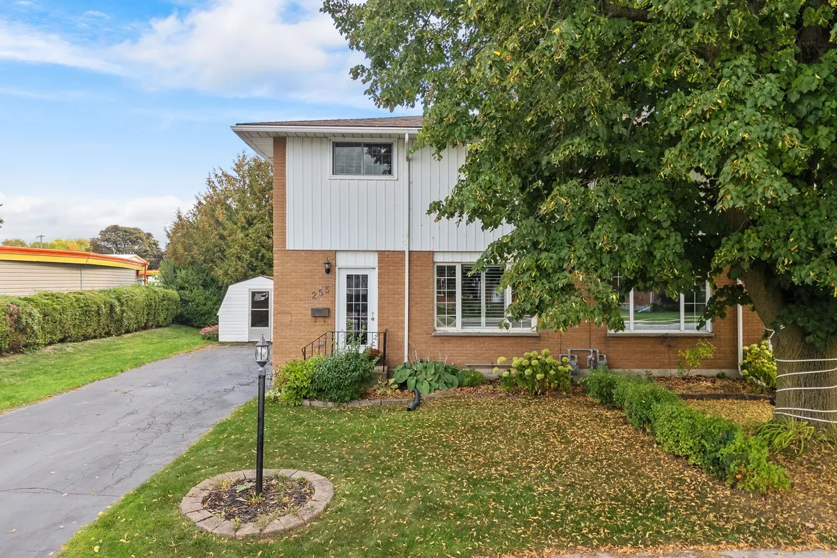 255 Christina Court, ON N7A 3J3