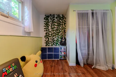 49 Thomson Road, ON N3Y 4Z6