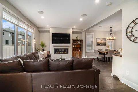 644 Eagle Crest Heights, ON K2S 2E6