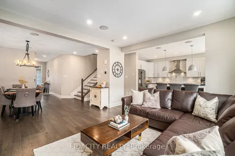 644 Eagle Crest Heights, ON K2S 2E6