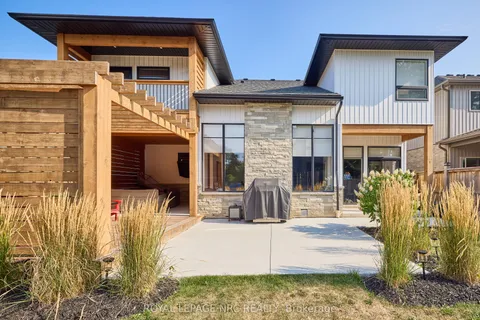 8 Hilda Street, ON L3C 0H3