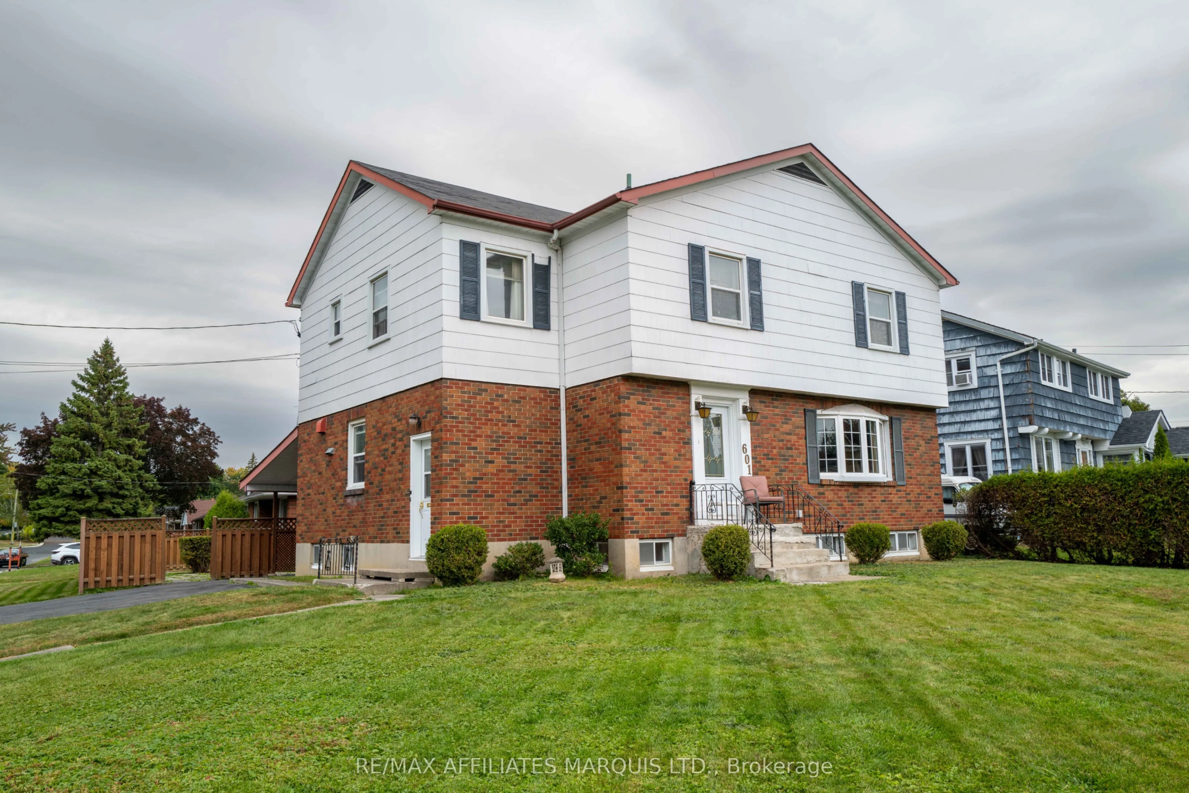 601 Fourth Street, ON K6H 2K1