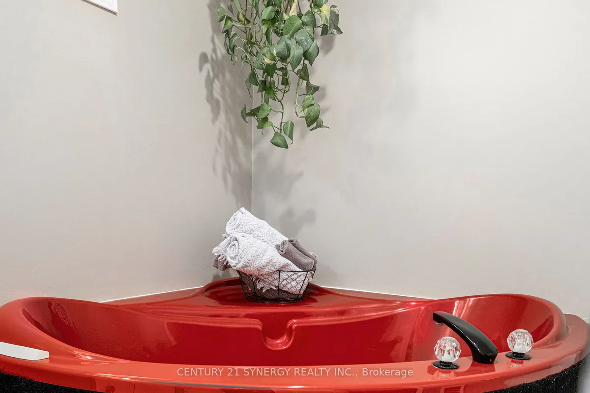 12 Davis Lane, ON K7A 4S5