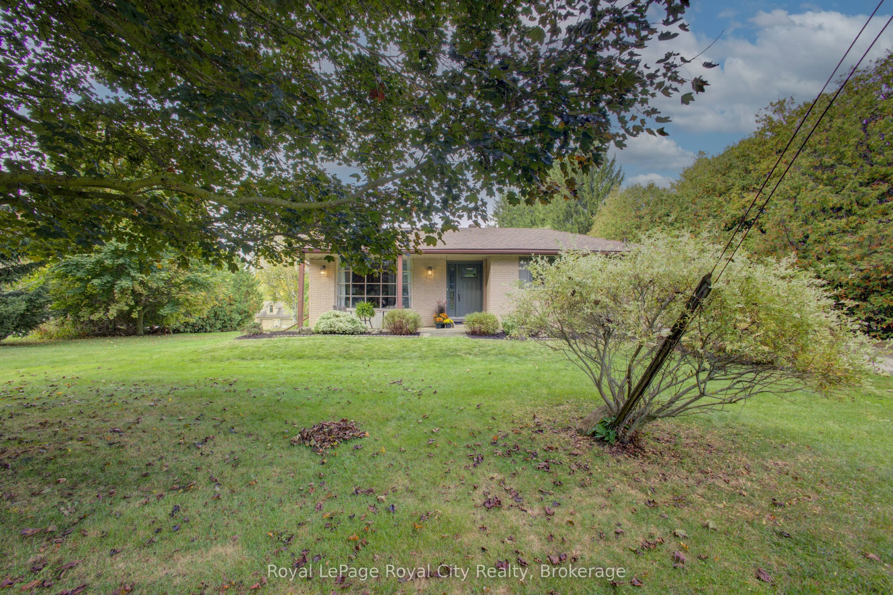 330 South River Road, ON N0B 1S0