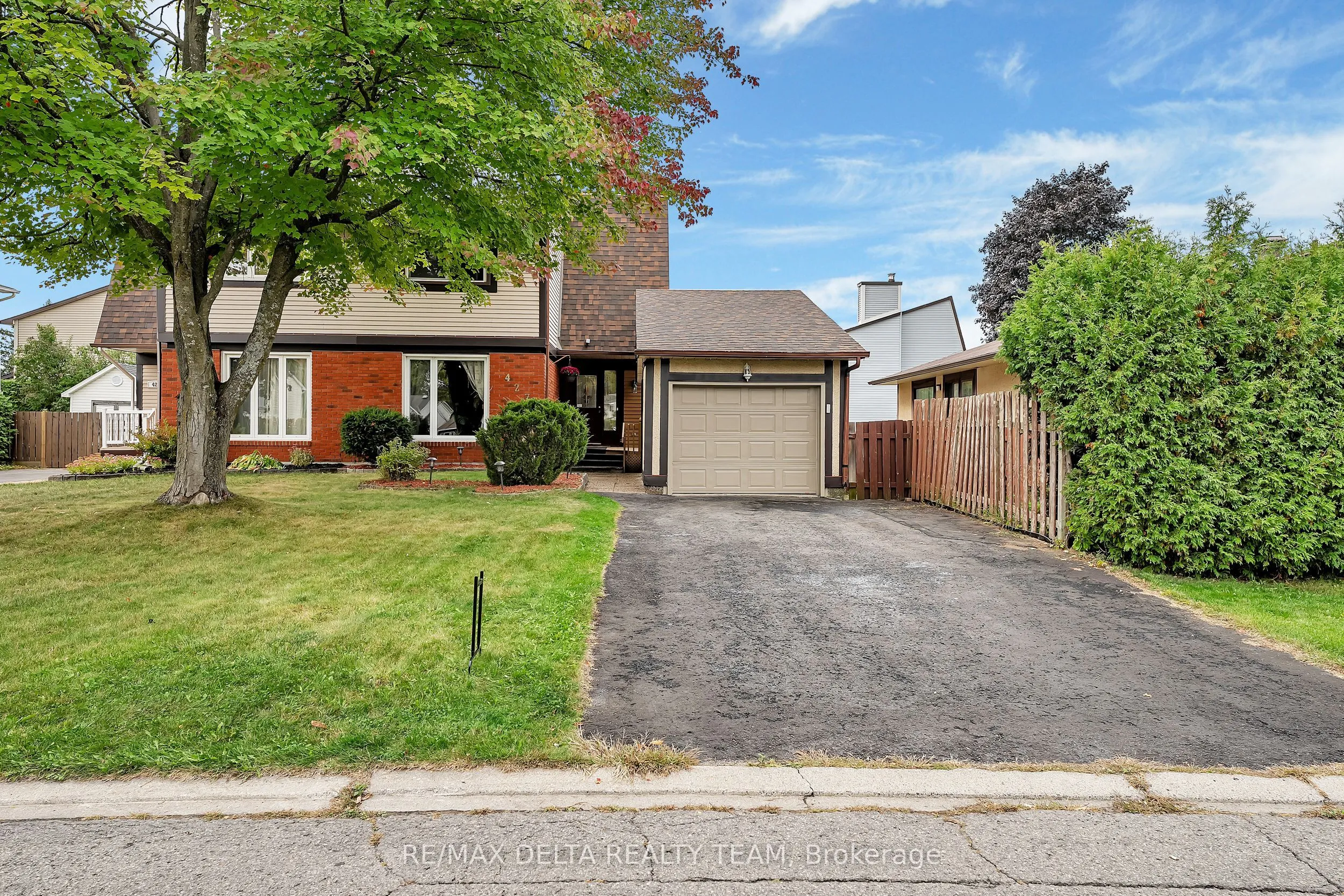 427 Mockingbird Drive, ON K1E 2A8