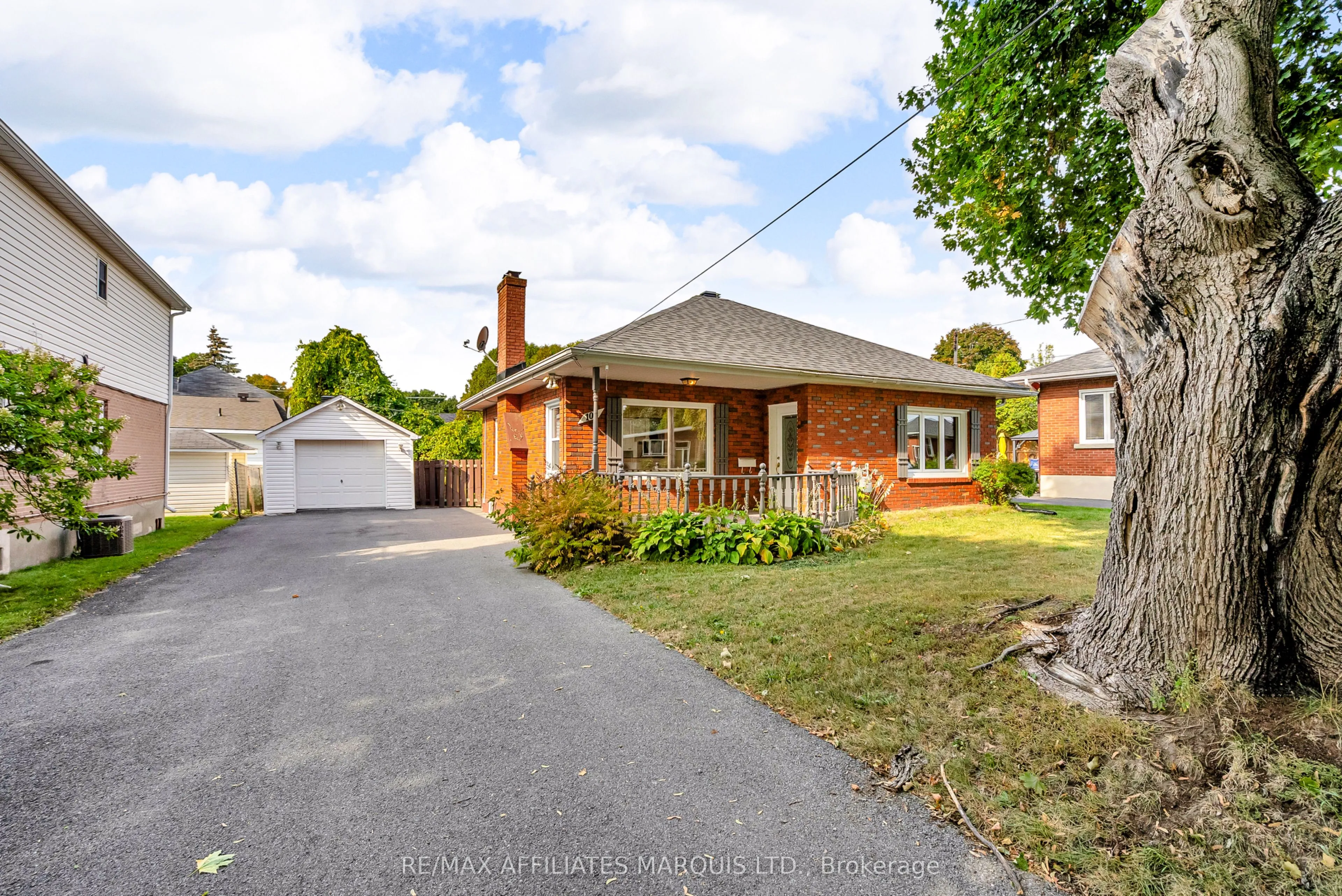 104 Gardner Avenue, ON K6H 5H4