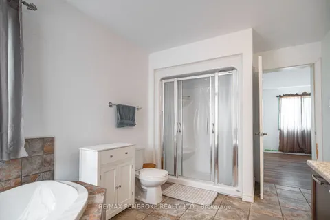 36752 41 Highway, ON K0J 1T0